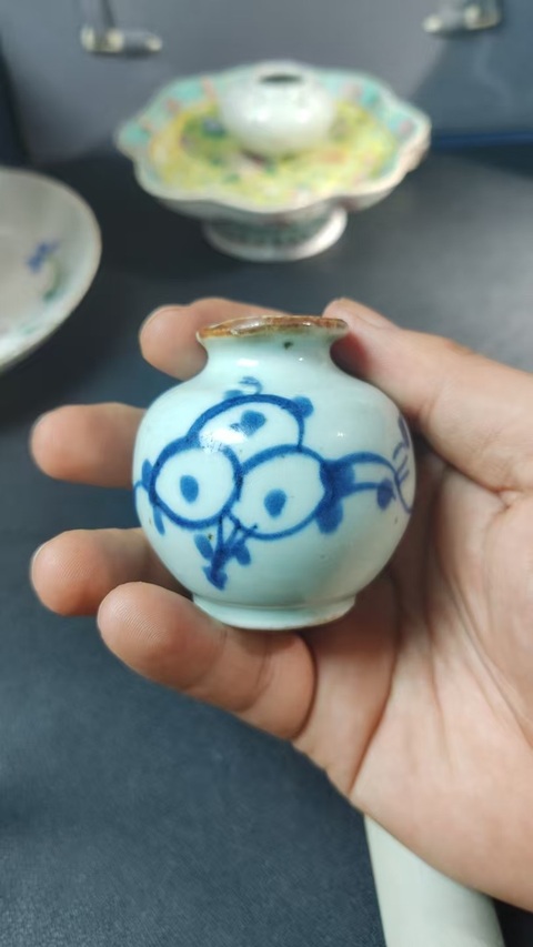 古玩陶瓷青花花卉紋小罐真品鑒賞圖
