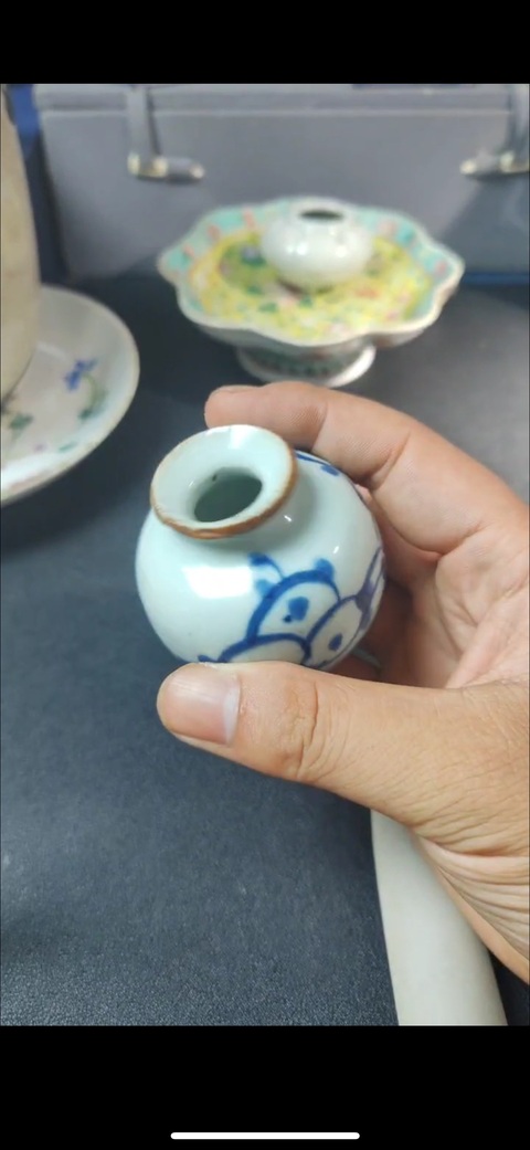 古玩陶瓷青花花卉紋小罐真品鑒賞圖