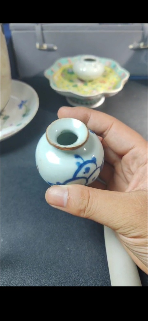 古玩陶瓷青花花卉紋小罐真品鑒賞圖