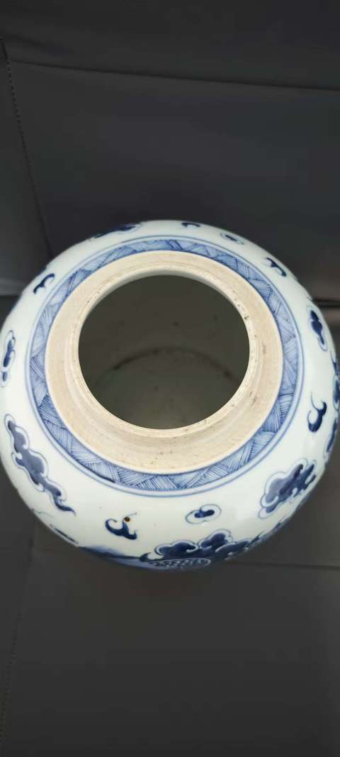 古玩陶瓷青花云龍紋罐真品鑒賞圖
