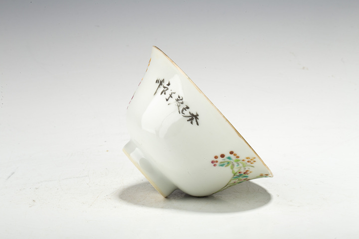 古玩陶瓷清晚·粉彩花鳥紋碗拍賣,當前價格268元