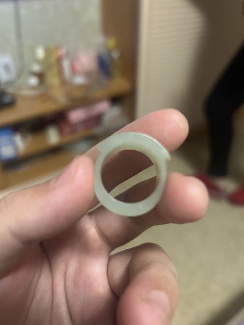 古玩玉器清代和田青白玉馬鞍戒真品鑒賞圖