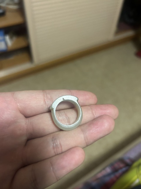 古玩玉器清代和田青白玉馬鞍戒真品鑒賞圖