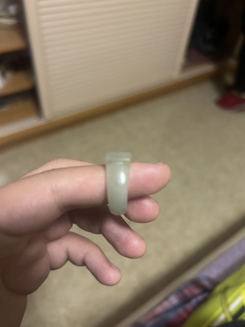 古玩玉器清代和田青白玉馬鞍戒真品鑒賞圖