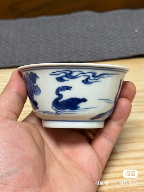 古玩陶瓷蘆雁紋青花杯真品鑒賞圖