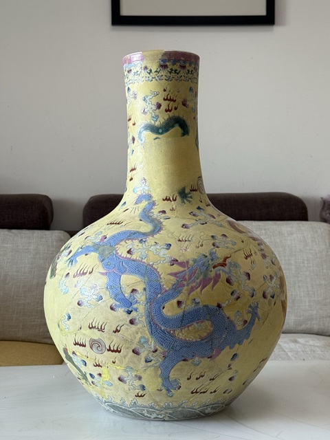 古玩陶瓷粉彩天球瓶真品鑒賞圖