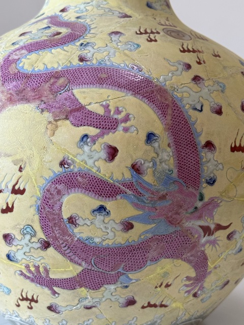 古玩陶瓷粉彩天球瓶真品鑒賞圖