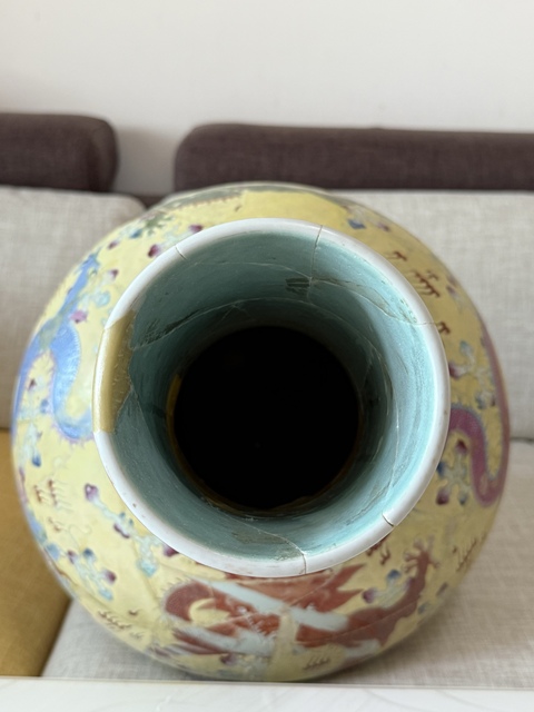 古玩陶瓷粉彩天球瓶真品鑒賞圖