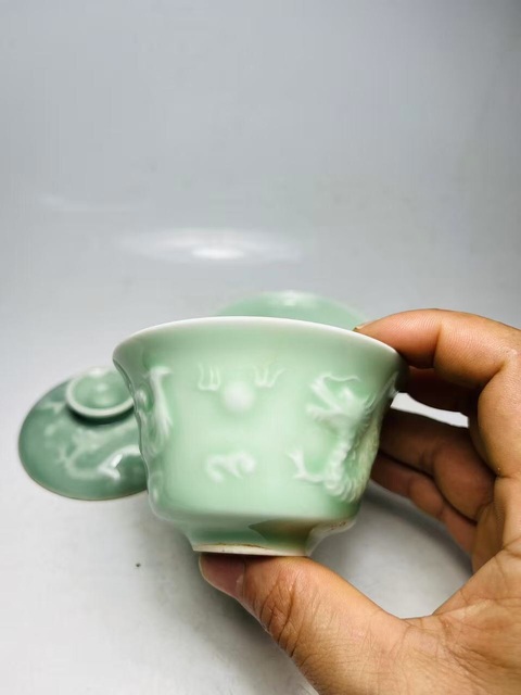 古玩陶瓷豆青釉蓋碗真品鑒賞圖