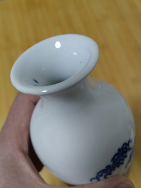 古玩陶瓷花卉紋青花瓶真品鑒賞圖
