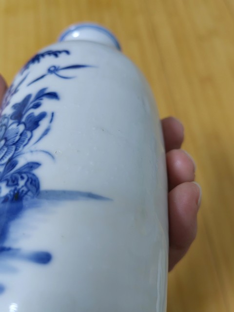 古玩陶瓷花卉紋青花瓶真品鑒賞圖