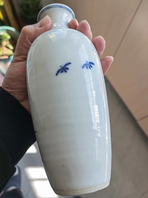 古玩陶瓷花卉紋青花瓶真品鑒賞圖