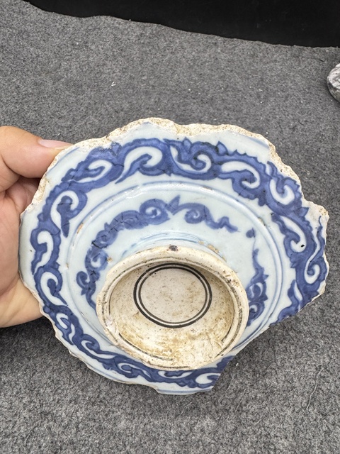 古玩陶瓷人物紋青花高足盤標(biāo)本真品鑒賞圖