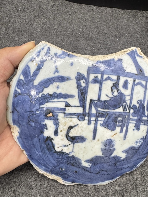古玩陶瓷人物紋青花高足盤標(biāo)本真品鑒賞圖