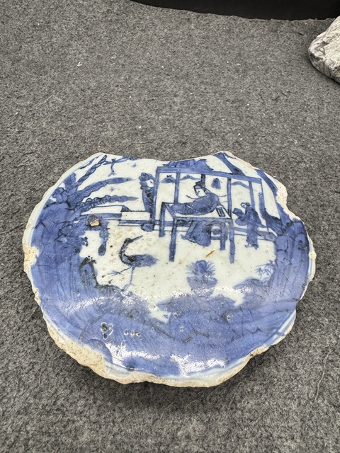 古玩陶瓷人物紋青花高足盤標(biāo)本真品鑒賞圖