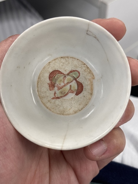 古玩陶瓷紅綠彩花卉紋杯真品鑒賞圖