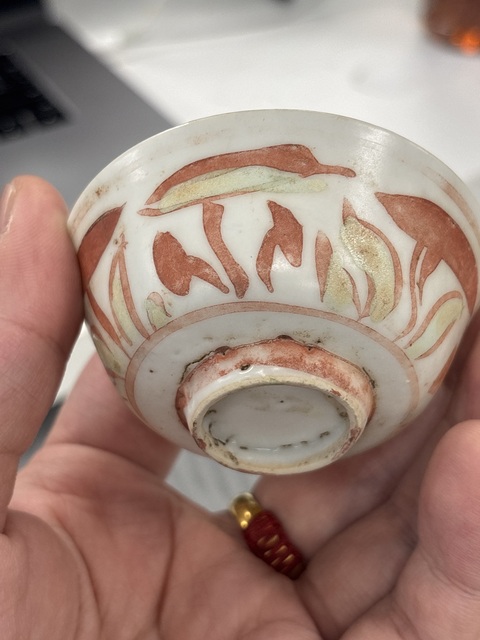 古玩陶瓷紅綠彩花卉紋杯真品鑒賞圖