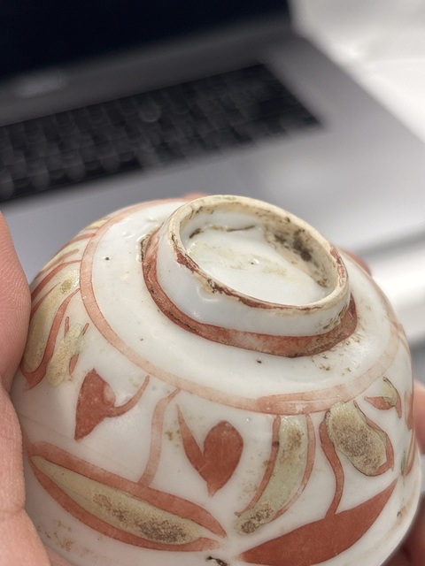 古玩陶瓷紅綠彩花卉紋杯真品鑒賞圖