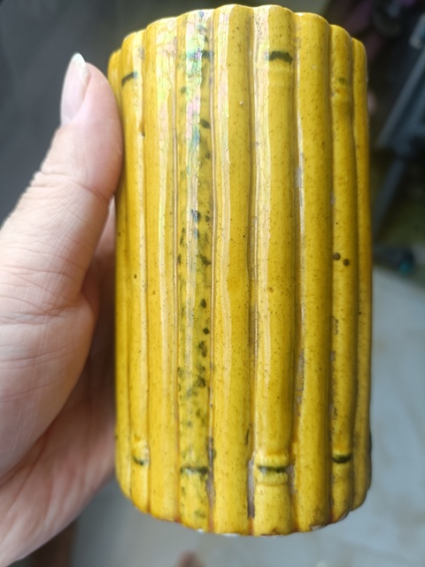 古玩陶瓷黃釉捆竹型筆筒真品鑒賞圖