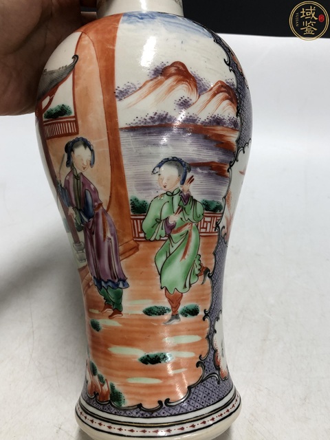 古玩陶瓷乾隆·廣彩開窗人物故事紋雞腿瓶拍賣，當前價格7600元