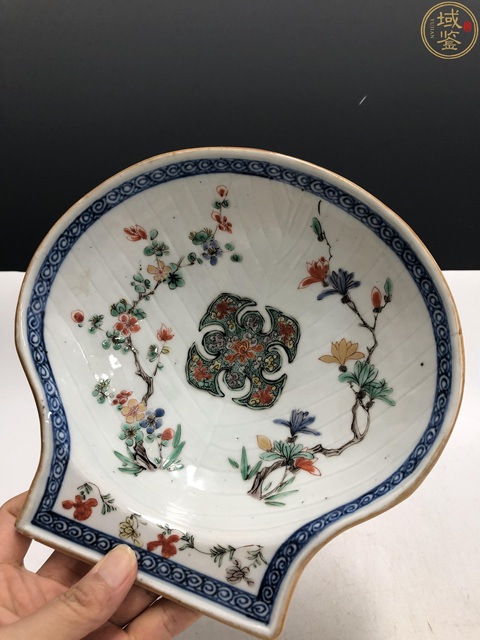 古玩陶瓷康熙·五彩花卉紋貝殼形盤拍賣,當前價格4800元