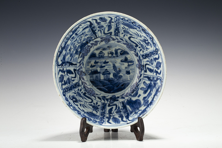 古玩陶瓷明末清初·青花開窗山水高士花卉紋大碗拍賣，當前價格16744元