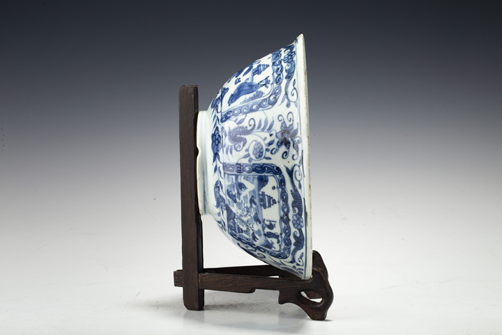 古玩陶瓷明末清初·青花開窗山水高士花卉紋大碗拍賣，當前價格16744元