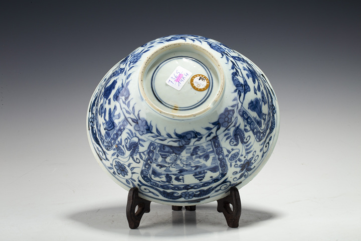 古玩陶瓷明末清初·青花開窗山水高士花卉紋大碗拍賣，當前價格16744元