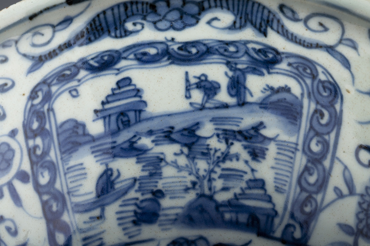 古玩陶瓷明末清初·青花開窗山水高士花卉紋大碗拍賣，當前價格16744元