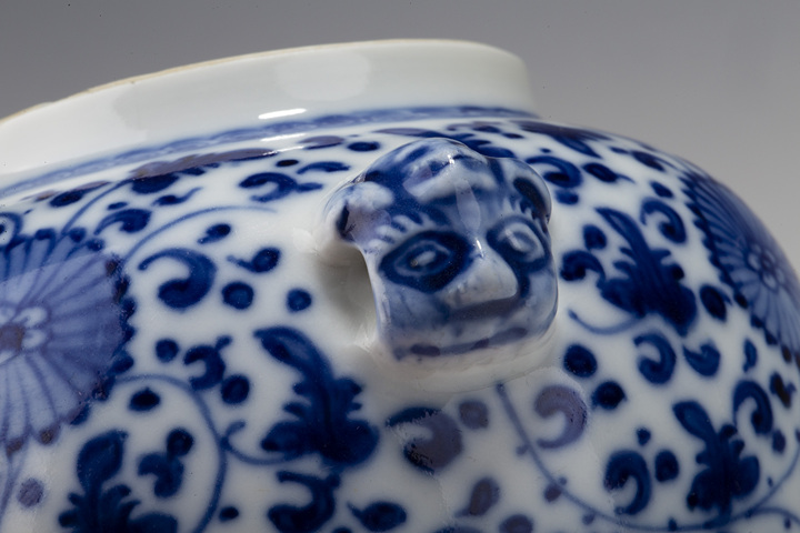 古玩陶瓷清中晚·青花纏枝花卉紋獸耳罐拍賣,當前價格4056元