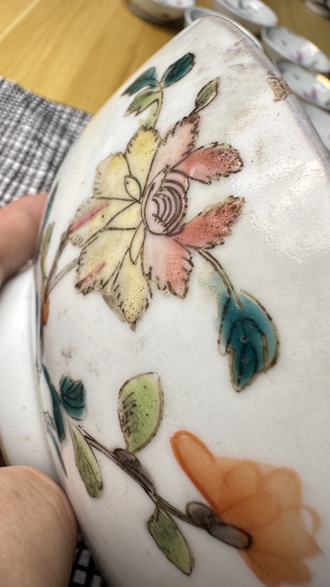 古玩陶瓷粉彩四季花卉紋碗真品鑒賞圖