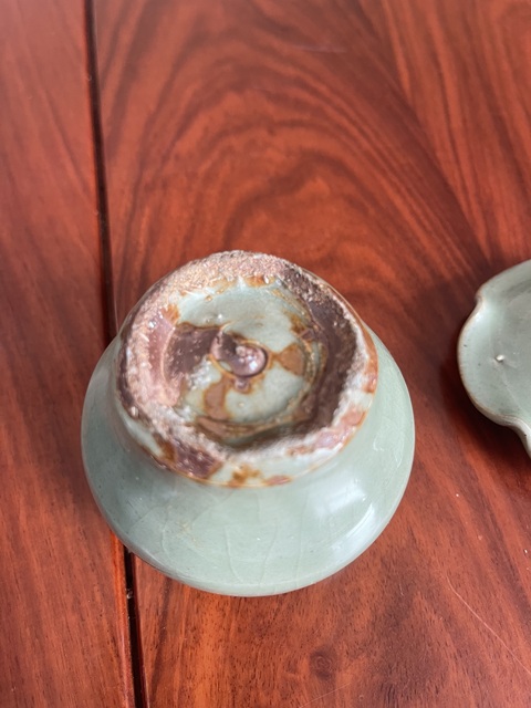 古玩陶瓷元末明初荷葉小蓋罐真品鑒賞圖