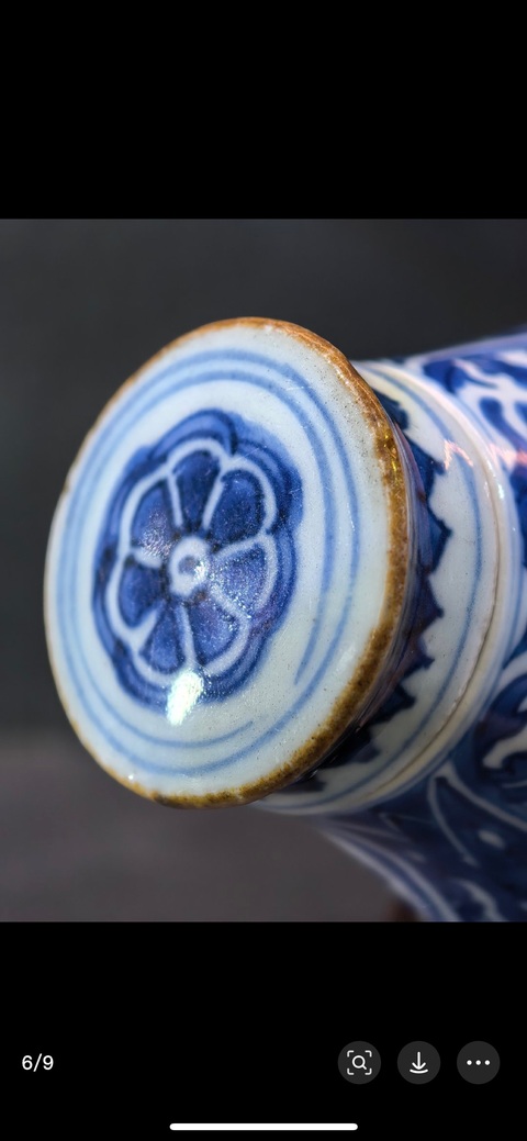 古玩陶瓷花卉紋青花蓋瓶真品鑒賞圖