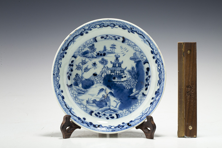 古玩陶瓷清中·青花山水樓閣紋盤真品鑒賞圖