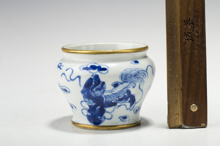 古玩陶瓷清晚·青花獅紋小廣口罐真品鑒賞圖