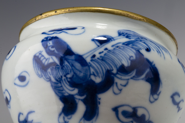 古玩陶瓷清晚·青花獅紋小廣口罐真品鑒賞圖