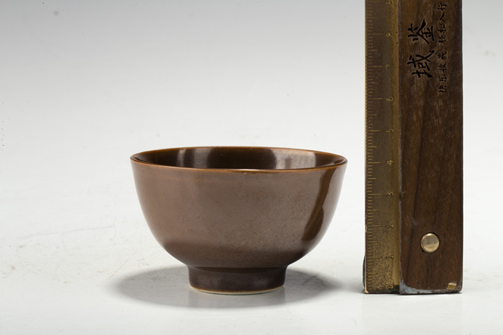 古玩陶瓷清康熙·紫金釉主人杯真品鑒賞圖
