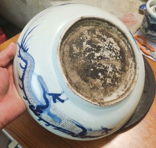 古玩陶瓷青花釉里紅過墻龍紋臥盤真品鑒賞圖