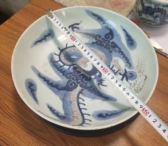 古玩陶瓷青花釉里紅過墻龍紋臥盤真品鑒賞圖