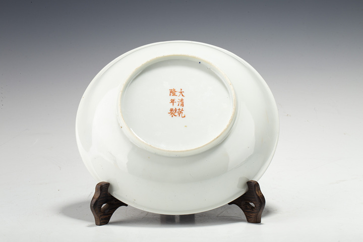 古玩陶瓷清晚·藍(lán)地粉彩纏枝寶相花福壽紋盤真品鑒賞圖