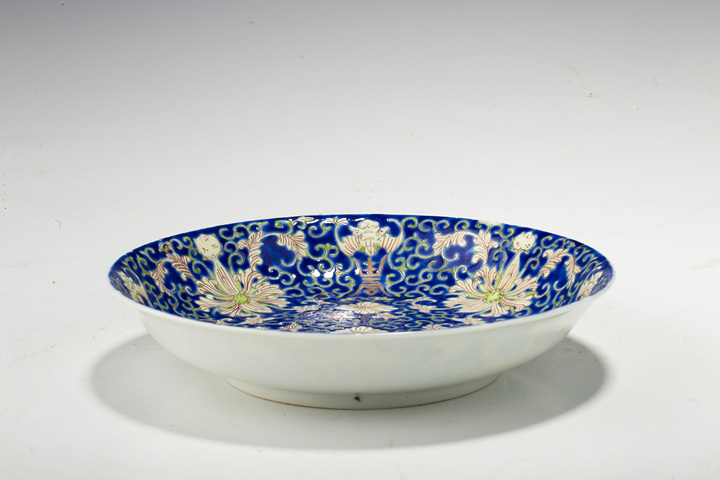 古玩陶瓷清晚·藍(lán)地粉彩纏枝寶相花福壽紋盤真品鑒賞圖