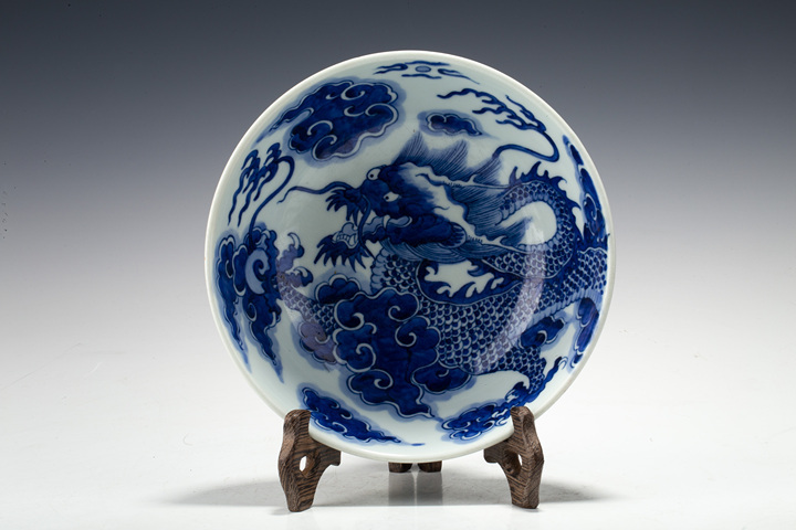 古玩陶瓷清雍正·青花過墻龍紋碗真品鑒賞圖