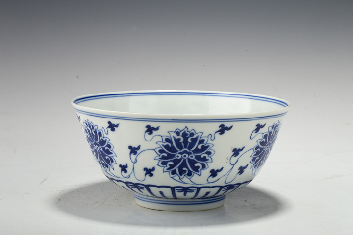 古玩陶瓷清光緒·青花纏枝蓮紋碗(官)拍賣,當前價格34992元