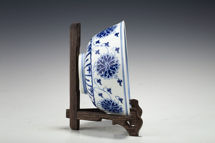 古玩陶瓷清光緒·青花纏枝蓮紋碗(官)拍賣,當前價格34992元