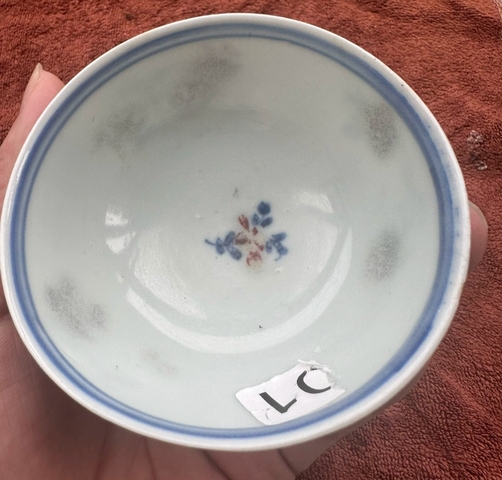 古玩陶瓷青花釉里紅花卉紋杯真品鑒賞圖