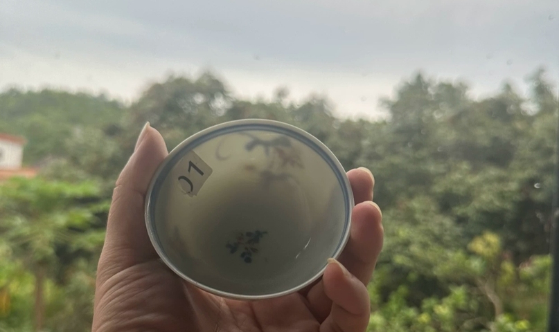 古玩陶瓷青花釉里紅花卉紋杯真品鑒賞圖