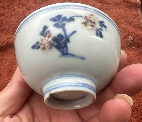 古玩陶瓷青花釉里紅花卉紋杯真品鑒賞圖