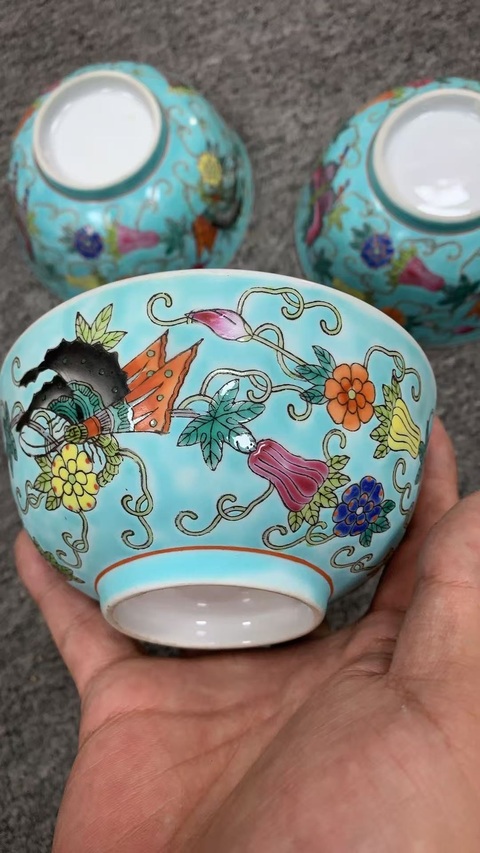 古玩陶瓷松石釉花卉蝴蝶紋碗真品鑒賞圖