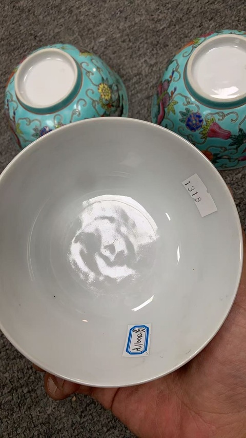 古玩陶瓷松石釉花卉蝴蝶紋碗真品鑒賞圖