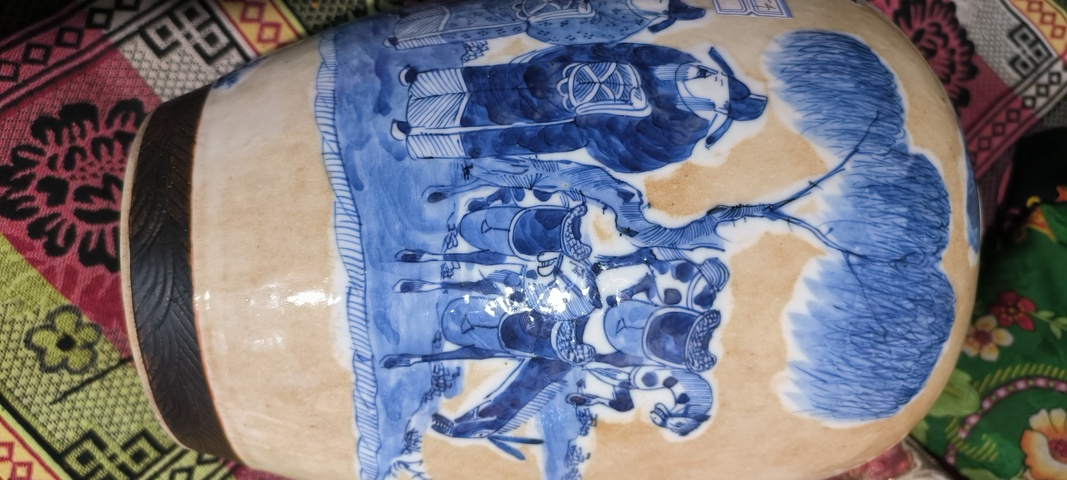 古玩陶瓷哥釉地鐵銹釉青花人物罐真品鑒賞圖